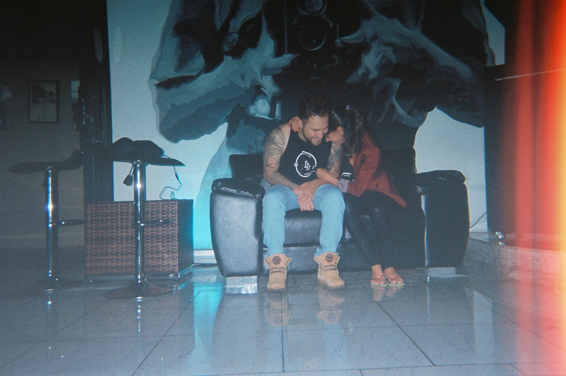 Nós dois em 2015 no nosso primeiro estúdio em Curitiba.